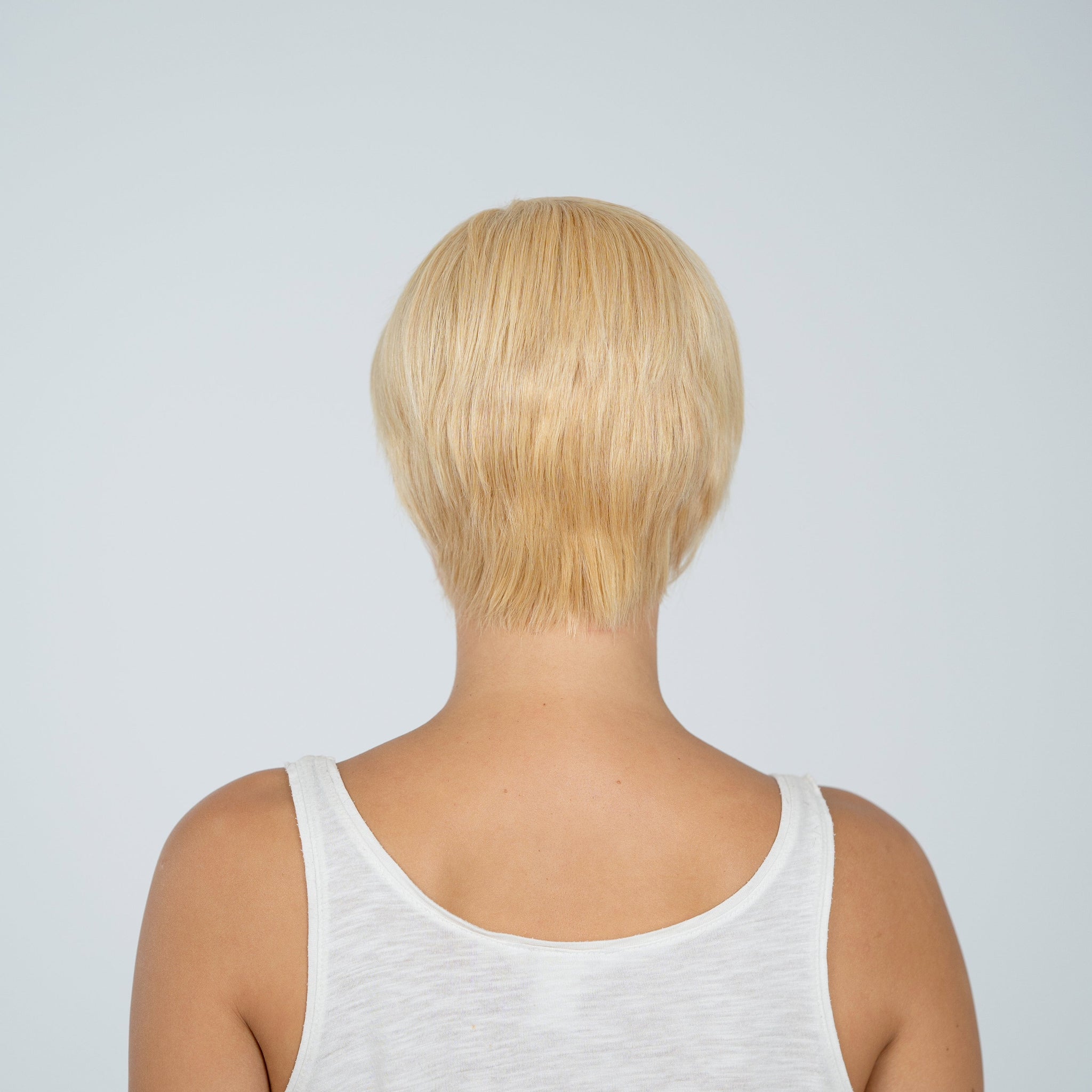 Magdalini: Ίσια Pixie Ξανθιά Περούκα MACO HAIR SYSTEMS